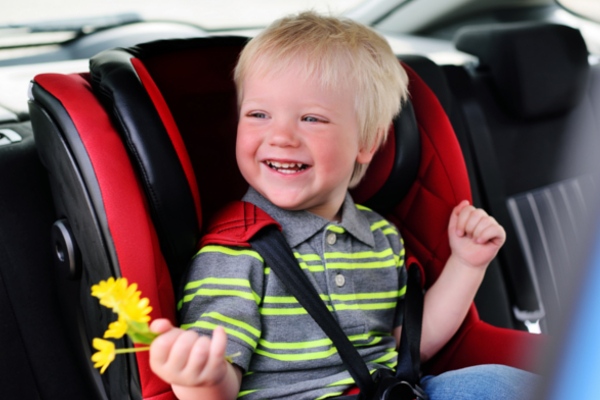 child smiling in car seat 